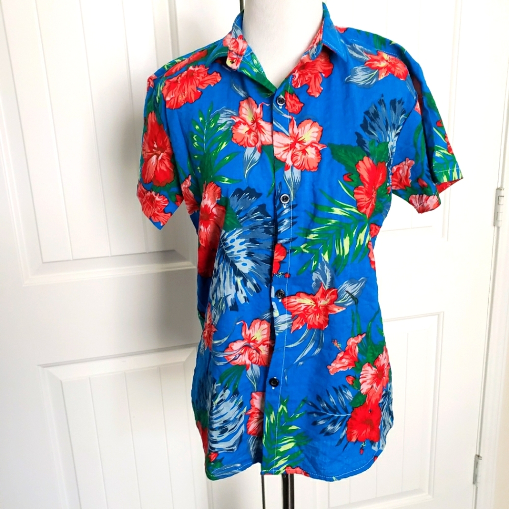 NWT Hawaiian button down shirt